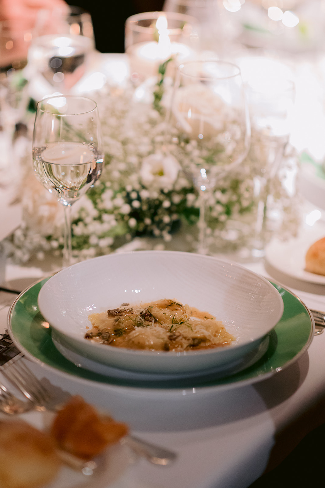 New York Wedding Venues with Exceptional Food Experience - The River Cafe, Brooklyn - Larisa Shorina Photography - Luxury Destination Weddings