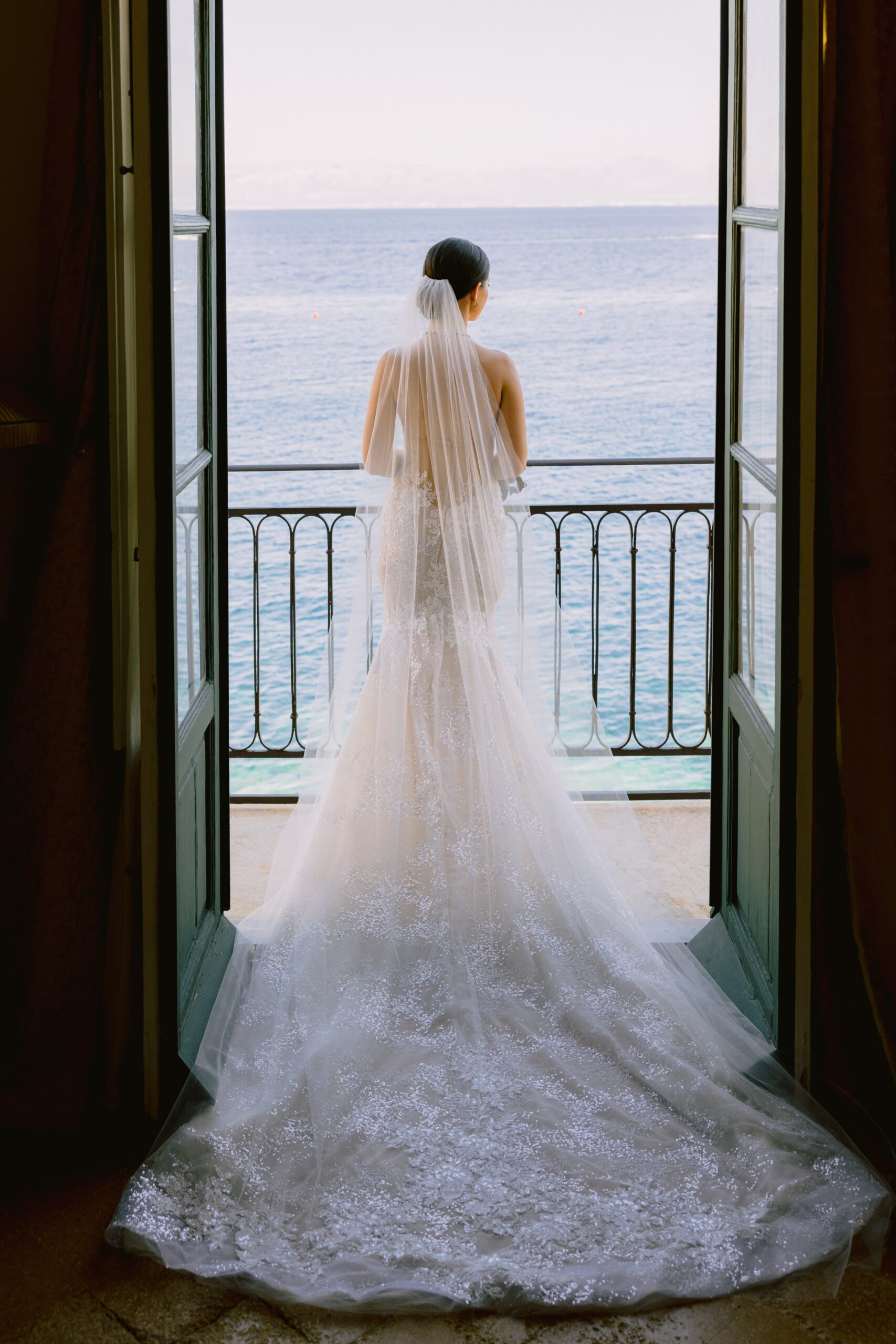 Destination Wedding in Italy - Modern Black-Tie Wedding with Coastal Views - Laura Bravi Events - Larisa Shorina Photography - Berta
