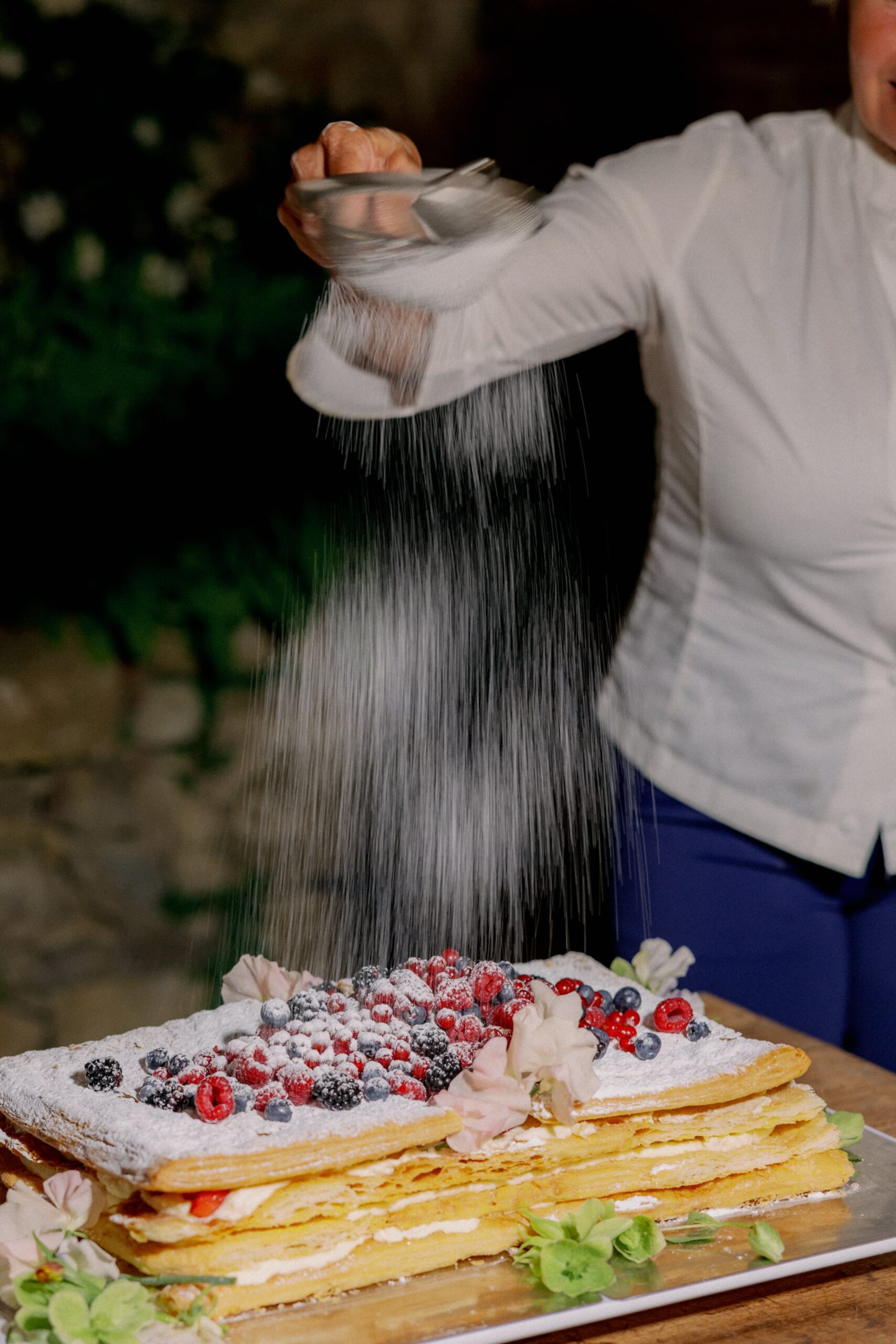 Cake cutting at the Italian wedding